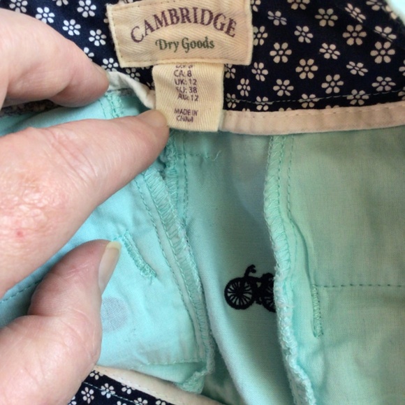 Cambridge Women’s Blue Shorts Size 6 Embroidered Bicycles Casual Preppy Novelty - Picture 7 of 8
